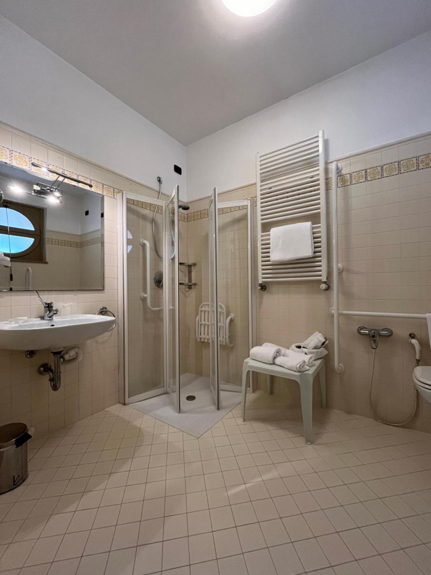 Romantik Hotel Relais Mirabella Iseo Bilik gambar